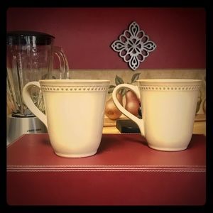 Pier 1   2 Mugs    Brand New With Tags